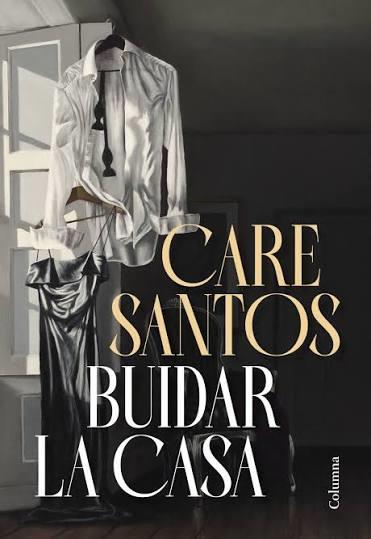 Presentació del llibre BUIDAR LA CASA de Care Santos - Llibreria Aqualata | Comprar libros en catalán y castellano online | Comprar libros Igualada