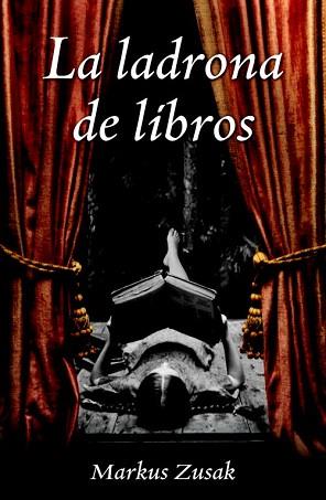 LADRONA DE LIBROS, LA | 9788426416216 | ZUSAK, MARKUS | Llibreria Aqualata | Comprar libros en catalán y castellano online | Comprar libros Igualada