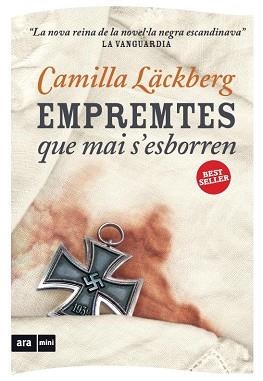 EMPREMTES QUE MAI S'ESBORREN | 9788493905590 | LÄCKBERG, CAMILLA | Llibreria Aqualata | Comprar libros en catalán y castellano online | Comprar libros Igualada
