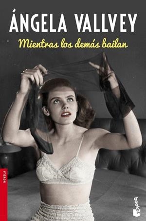 MIENTRAS LOS DEMÁS BAILAN | 9788423349258 | VALLVEY, ÁNGELA  | Llibreria Aqualata | Comprar libros en catalán y castellano online | Comprar libros Igualada