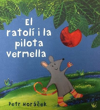RATOLÍ I LA PILOTA VERMELLA, EL | 9788426142450 | HORÁCEK, PETR | Llibreria Aqualata | Comprar llibres en català i castellà online | Comprar llibres Igualada
