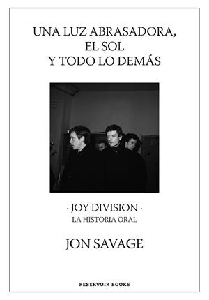 UNA LUZ ABRASADORA, EL SOL Y TODO LO DEMÁS. JOY DIVISION. LA HISTORIA ORAL | 9788417910815 | SAVAGE, JON | Llibreria Aqualata | Comprar libros en catalán y castellano online | Comprar libros Igualada