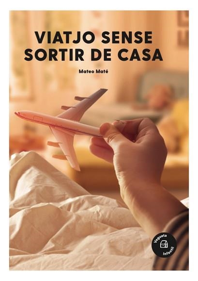 VIATJO SENSE SORTIR DE CASA | 9788417137656 | MATÉ, MATEO | Llibreria Aqualata | Comprar libros en catalán y castellano online | Comprar libros Igualada