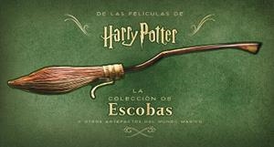 HARRY POTTER: LA COLECCIÓN DE ESCOBAS Y OTROS ARTEFACTOS DEL MUNDO MÁGICO | 9788467942248 | REVENSON, JODY | Llibreria Aqualata | Comprar llibres en català i castellà online | Comprar llibres Igualada