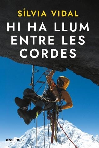 HI HA LLUM ENTRE LES CORDES | 9788411731270 | VIDAL MARTÍ, SÍLVIA | Llibreria Aqualata | Comprar llibres en català i castellà online | Comprar llibres Igualada