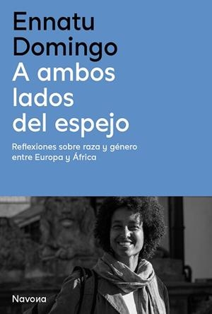A AMBOS LADOS DEL ESPEJO | 9788410180338 | DOMINGO, ENNATU | Llibreria Aqualata | Comprar llibres en català i castellà online | Comprar llibres Igualada