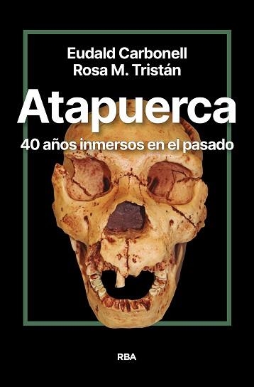 ATAPUERCA. 40 AÑOS INMERSOS EN EL PASADO | 9788411327428 | CARBONELL ROURA, EUDALD / TRISTÁN, ROSA MARÍA | Llibreria Aqualata | Comprar llibres en català i castellà online | Comprar llibres Igualada