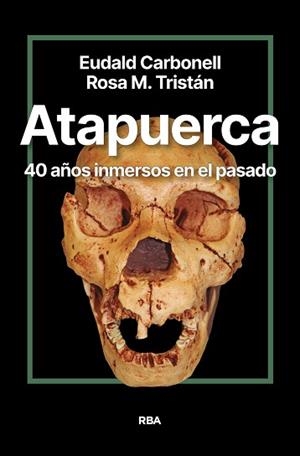 ATAPUERCA. 40 AÑOS INMERSOS EN EL PASADO | 9788411327428 | CARBONELL ROURA, EUDALD / TRISTÁN, ROSA MARÍA | Llibreria Aqualata | Comprar llibres en català i castellà online | Comprar llibres Igualada