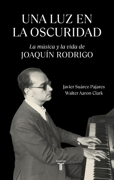 UNA LUZ EN LA OSCURIDAD | 9788430629107 | SUÁREZ-PAJARES, JAVIER / CLARK, WALTER AARON | Llibreria Aqualata | Comprar llibres en català i castellà online | Comprar llibres Igualada