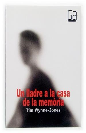 LLADRE A LA CASA DE LA MEMORIA, UN (GRAN ANGULAR 144) | 9788466113915 | WYNNE-JONES, TIM | Llibreria Aqualata | Comprar llibres en català i castellà online | Comprar llibres Igualada